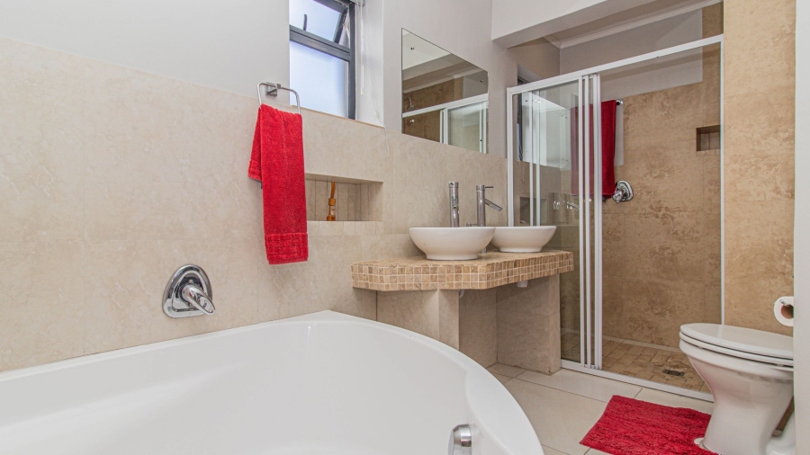 4 Bedroom Property for Sale in Perlemoenbaai Western Cape